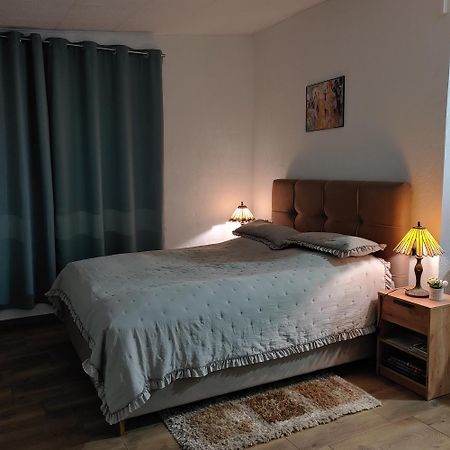 Appartamento Piccolo Knin Esterno foto