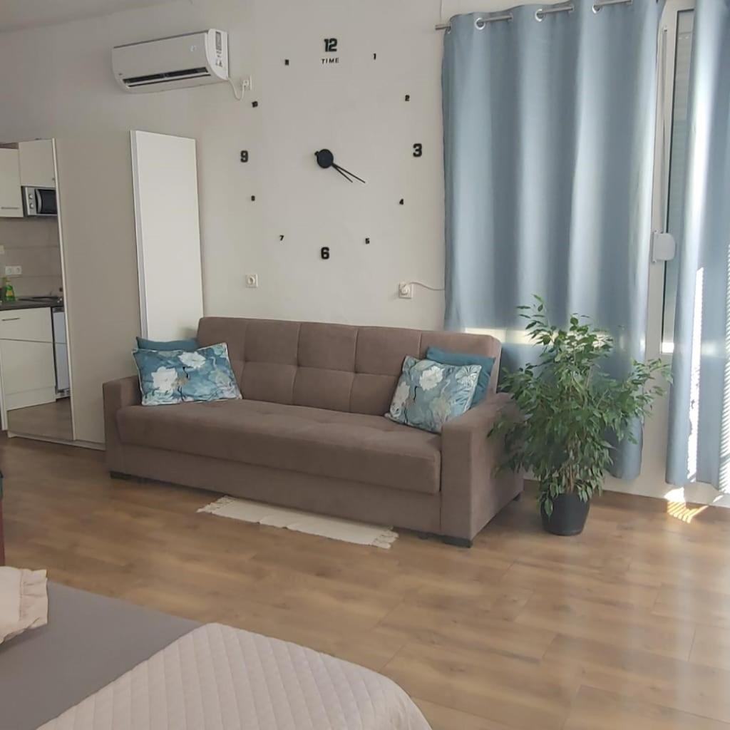 Appartamento Piccolo Knin Esterno foto